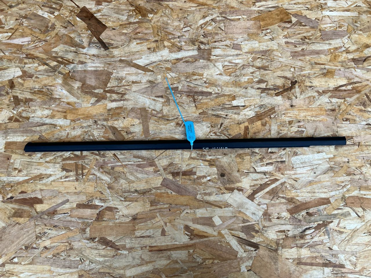 молдинг двери передней левой Buick Envista 1 поколение 2024, 1.2 л., бензин, АКПП, внедорожник 5 дв., 42888550, 42905713, 42731678, 42843323, 42870552, 42880968 - фото №1