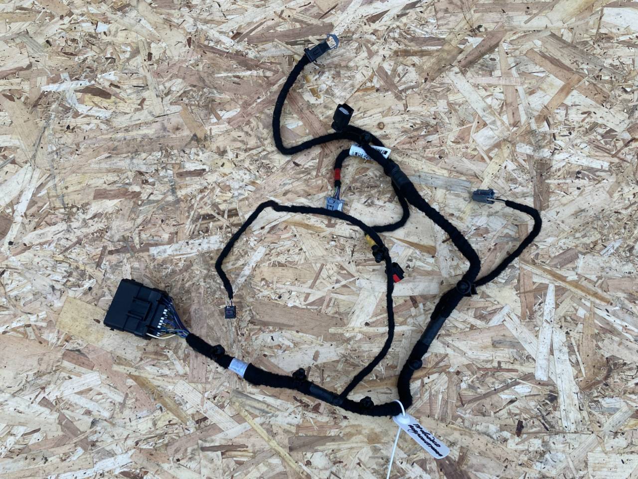 проводка салона Ford Bronco Sport 1 поколение 2020, 1.5 л., бензин, АКПП, внедорожник 5 дв., LX6T14B079XDE - фото №1