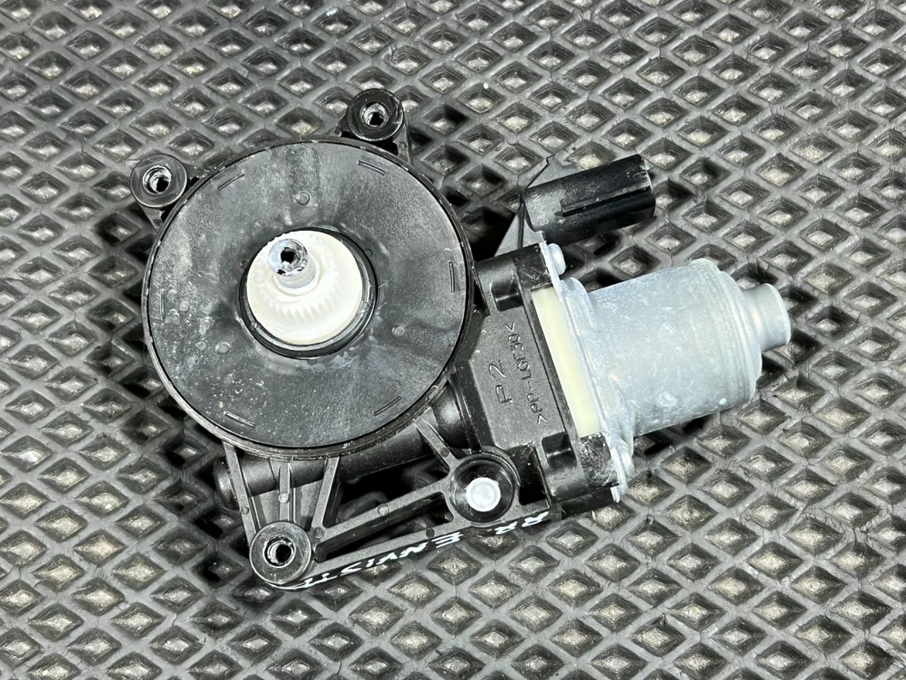 моторчик стеклоподъемника задний правый Buick Envista 1 поколение 2024, 1.2 л., бензин, АКПП, внедорожник 5 дв., 42896017, 42769720 - фото №1