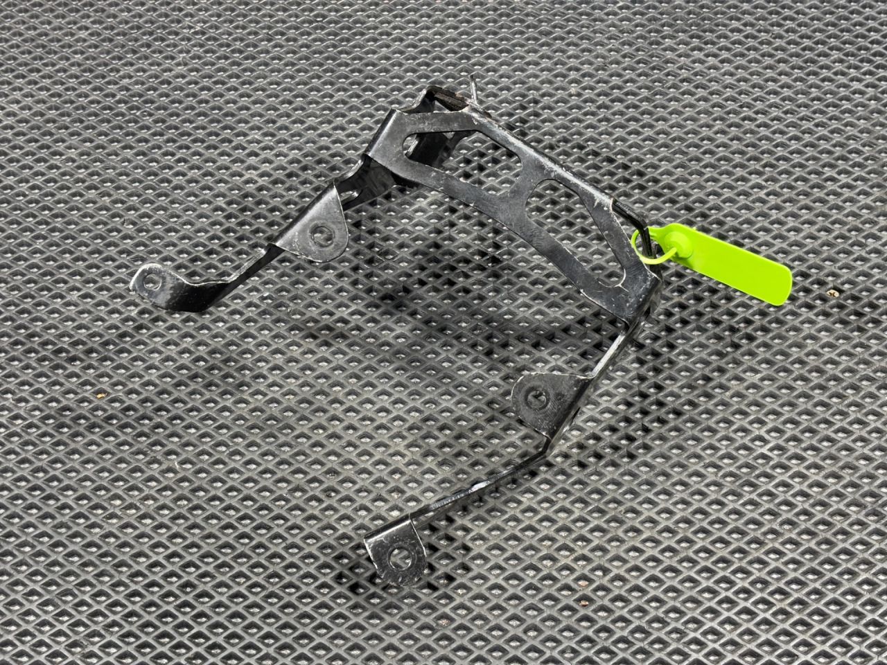 кронштейн гидроусилителя Volkswagen Touareg 2 поколение 2013, 3.0 л., CGEA, бензин, АКПП, внедорожник 5 дв., 7P0423380 - фото №1