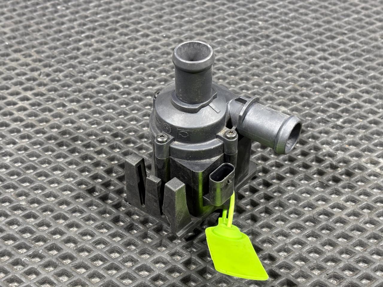 насос антифриза дополнительный Audi A6 C8 2019, 3.0 л., бензин, АКПП, седан, 06H121601N, 06H121601K, 8K0819147A - фото №1