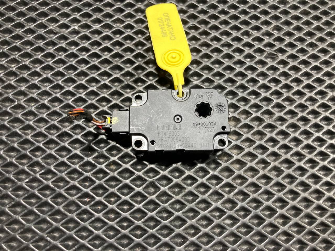 моторчик заслонки печки Audi A6 C8 2018, 2.0 л., бензин, АКПП, седан, ET416003, ZBAT0084D03 - фото №1