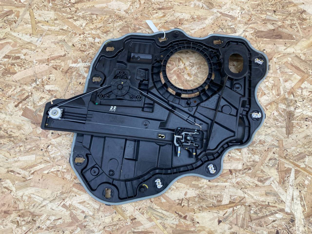 стеклоподъемник задний правый Ford Bronco Sport 1 поколение 2020, 1.5 л., бензин, АКПП, внедорожник 5 дв., M1PB-S27000-AD - фото №1