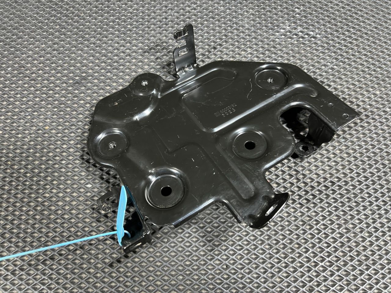 полка аккумулятора Buick Envista 1 поколение 2024, 1.2 л., бензин, АКПП, внедорожник 5 дв., 60003162 - фото №1