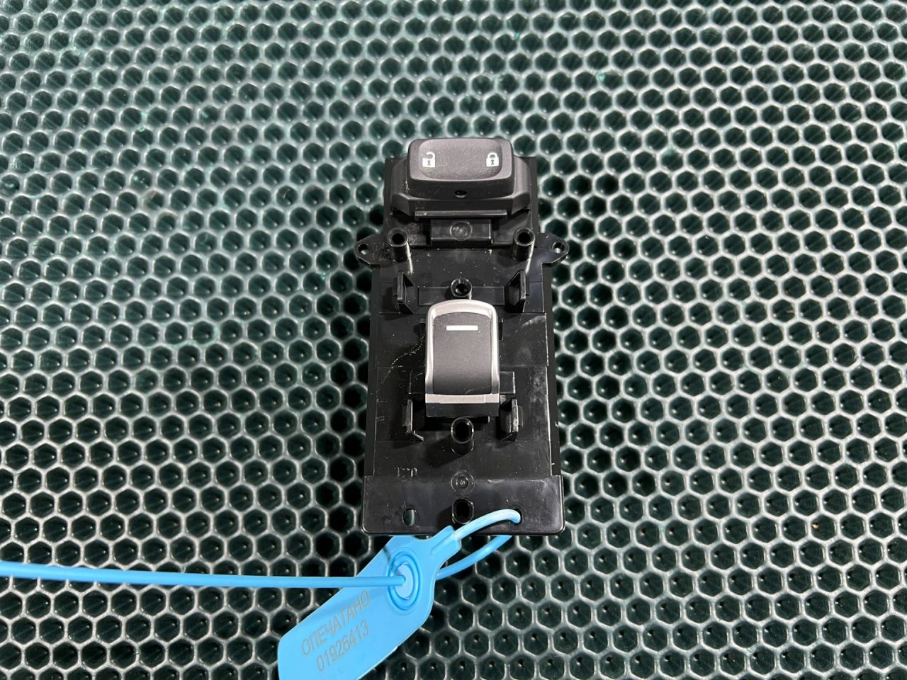 кнопка стеклоподъемника двери Honda Accord 11 поколение 2025, 1.5 л., L15B, бензин, вариатор, седан, 8354130AA01ZA, 3576030AA01, 8354030AA020 - фото №1