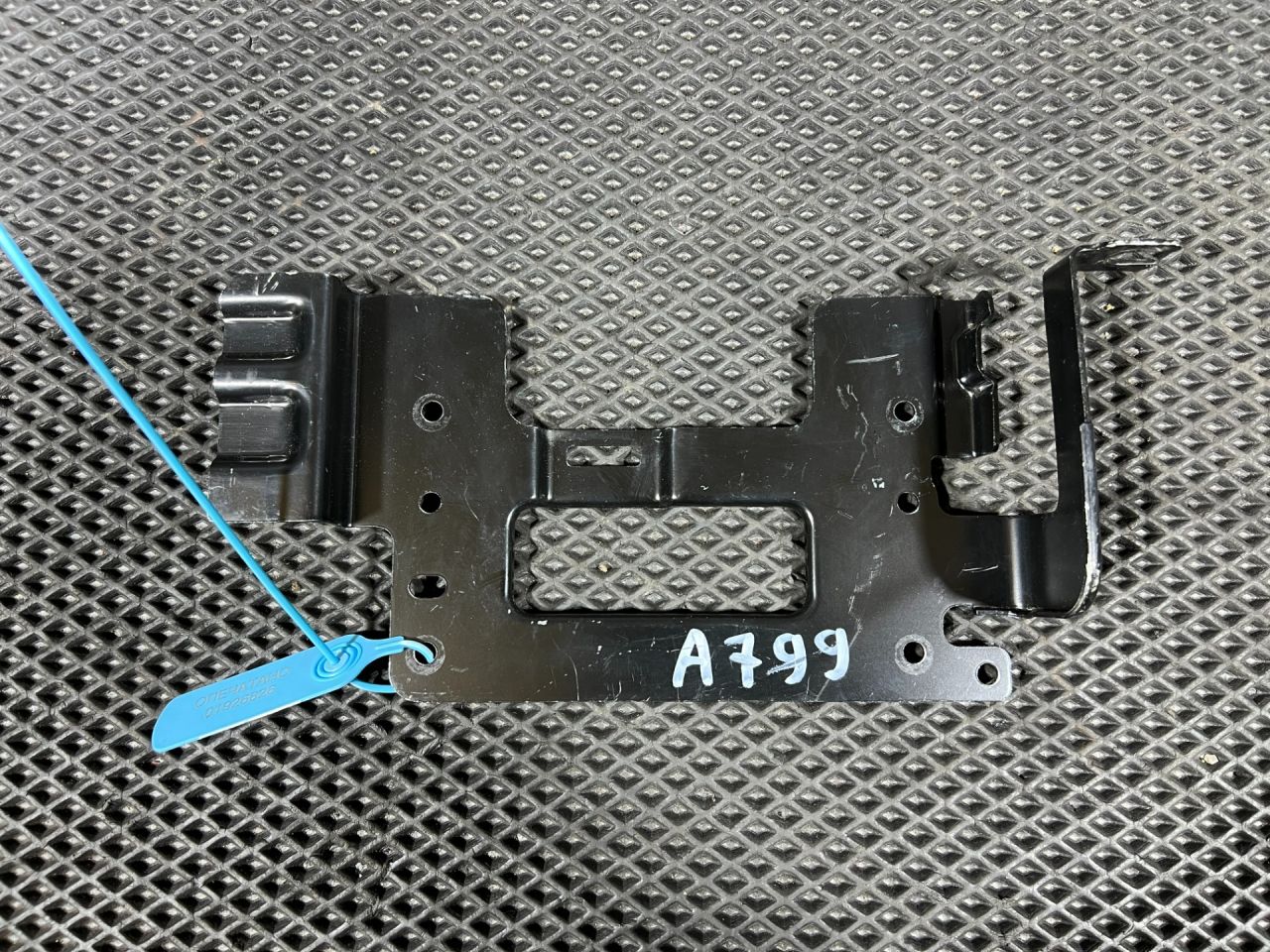 кронштейн блока управления Hyundai Tucson 4 поколение 2024, 2.5 л., G4KN, бензин, АКПП, внедорожник 5 дв., 391502SMN6, A3C0526080200 - фото №1