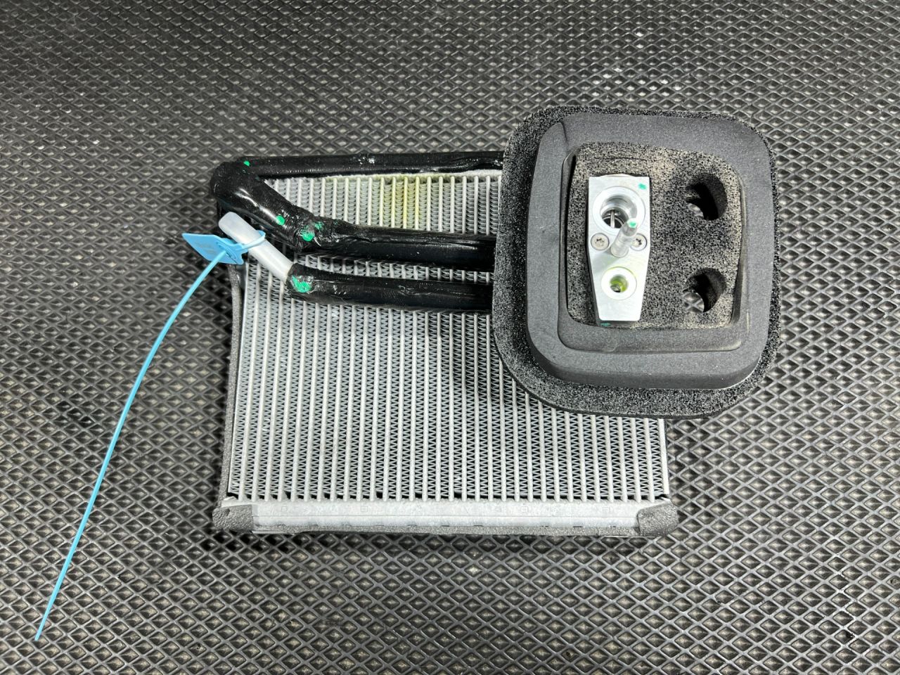 испаритель кондиционера Buick Envista 1 поколение 2024, 1.2 л., бензин, АКПП, внедорожник 5 дв., 13395790, 42833360 - фото №1