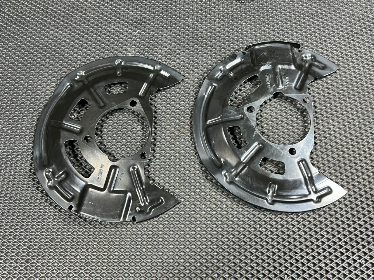 защитный кожух тормозного механизма Buick Envista 1 поколение 2024, 1.2 л., бензин, АКПП, внедорожник 5 дв., 42640093, 42640094 - фото №1