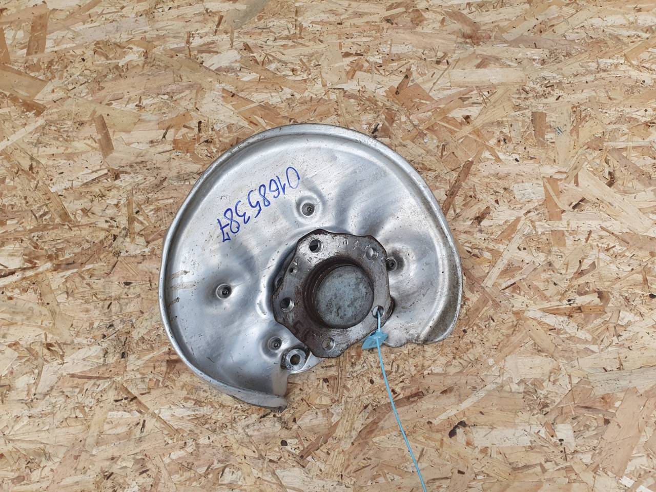 кулак задний левый Audi A4 B9 2017, 2.0 л., бензин, АКПП, седан, 8W0505431T - фото №1