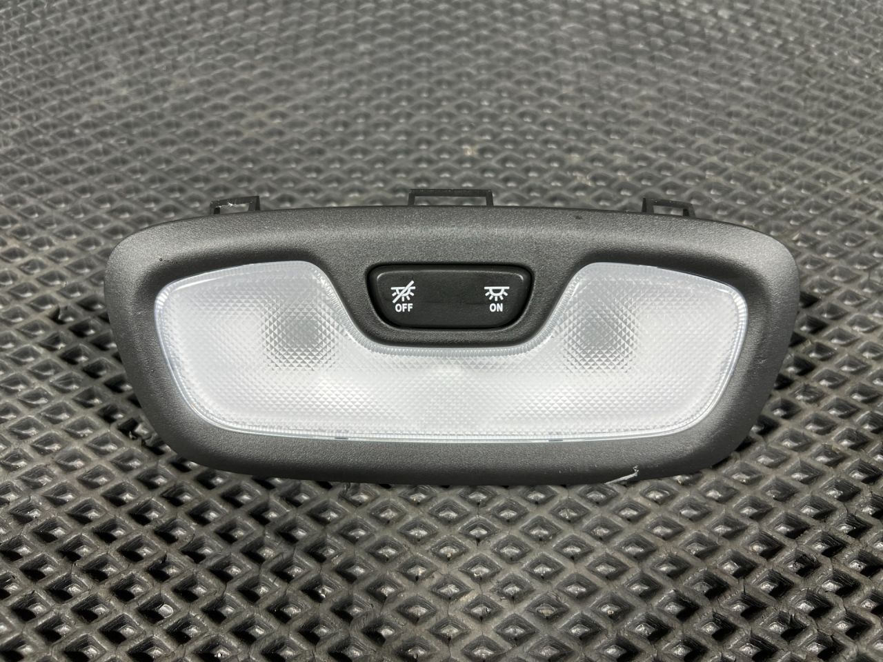 фонарь салона (плафон) Buick Envista 1 поколение 2024, 1.2 л., бензин, АКПП, внедорожник 5 дв., 86538592 - фото №1