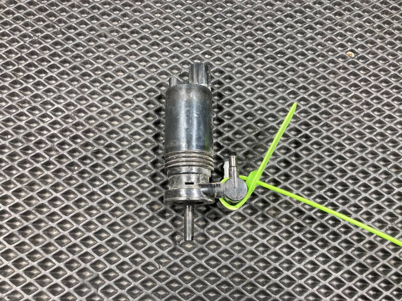 насос (моторчик) омывателя стекла Land Rover Range Rover Sport 2 поколение L494 2017, 3.0 л., 306PS, бензин, АКПП, внедорожник 5 дв., 1042518001, LR079904 - фото №1