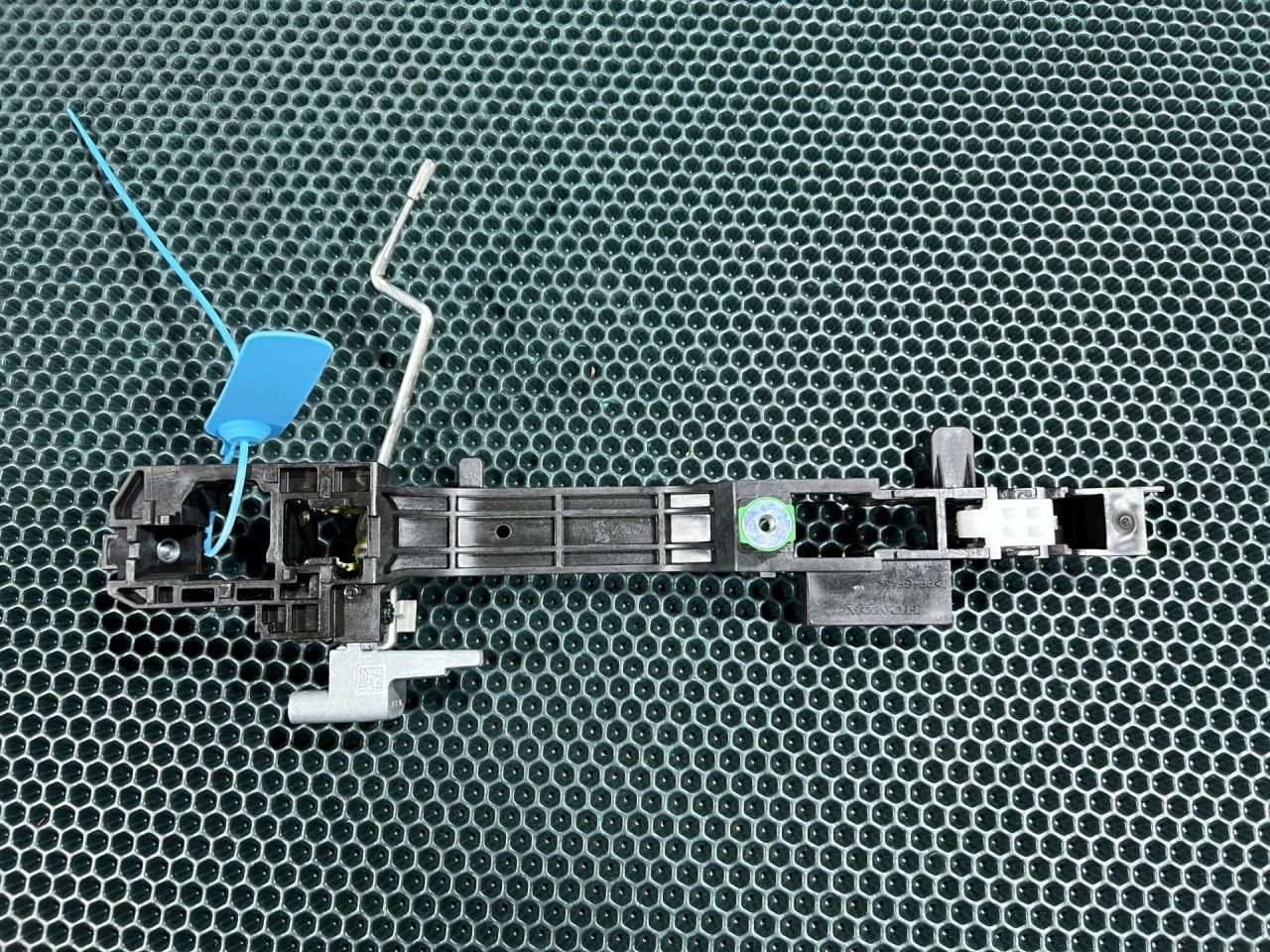 скелет ручки двери задней левой Honda Accord 11 поколение 2025, 1.5 л., L15B, бензин, вариатор, седан, 7268230AA71 - фото №1