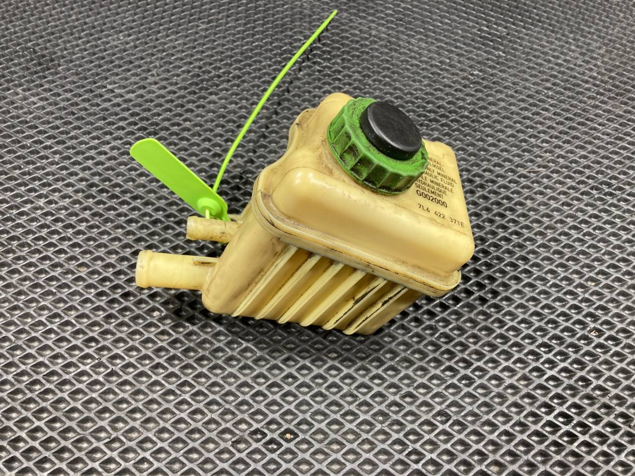 бачок гидроусилителя Audi Q7 4L 2008, 4.2 л., BAR, бензин, АКПП, внедорожник 5 дв., 7L6422371E, 7L6422373B - фото №1