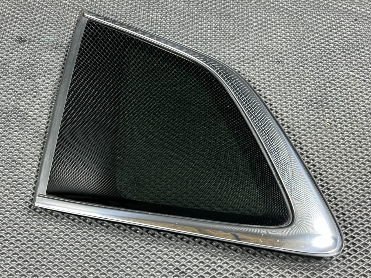 стекло кузовное боковое левое Honda CR-V 6 поколение 2025, 1.5 л., L15B, бензин, вариатор, внедорожник 5 дв. - фото №1