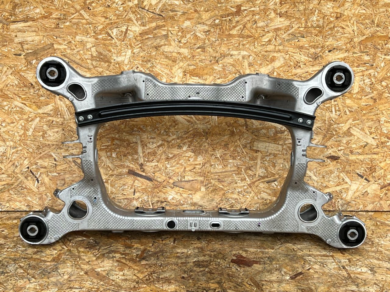 балка подвески задняя Ford Mustang Mach-E 1 поколение 2023, электро, внедорожник 5 дв., LJ9C5K067AC - фото №1