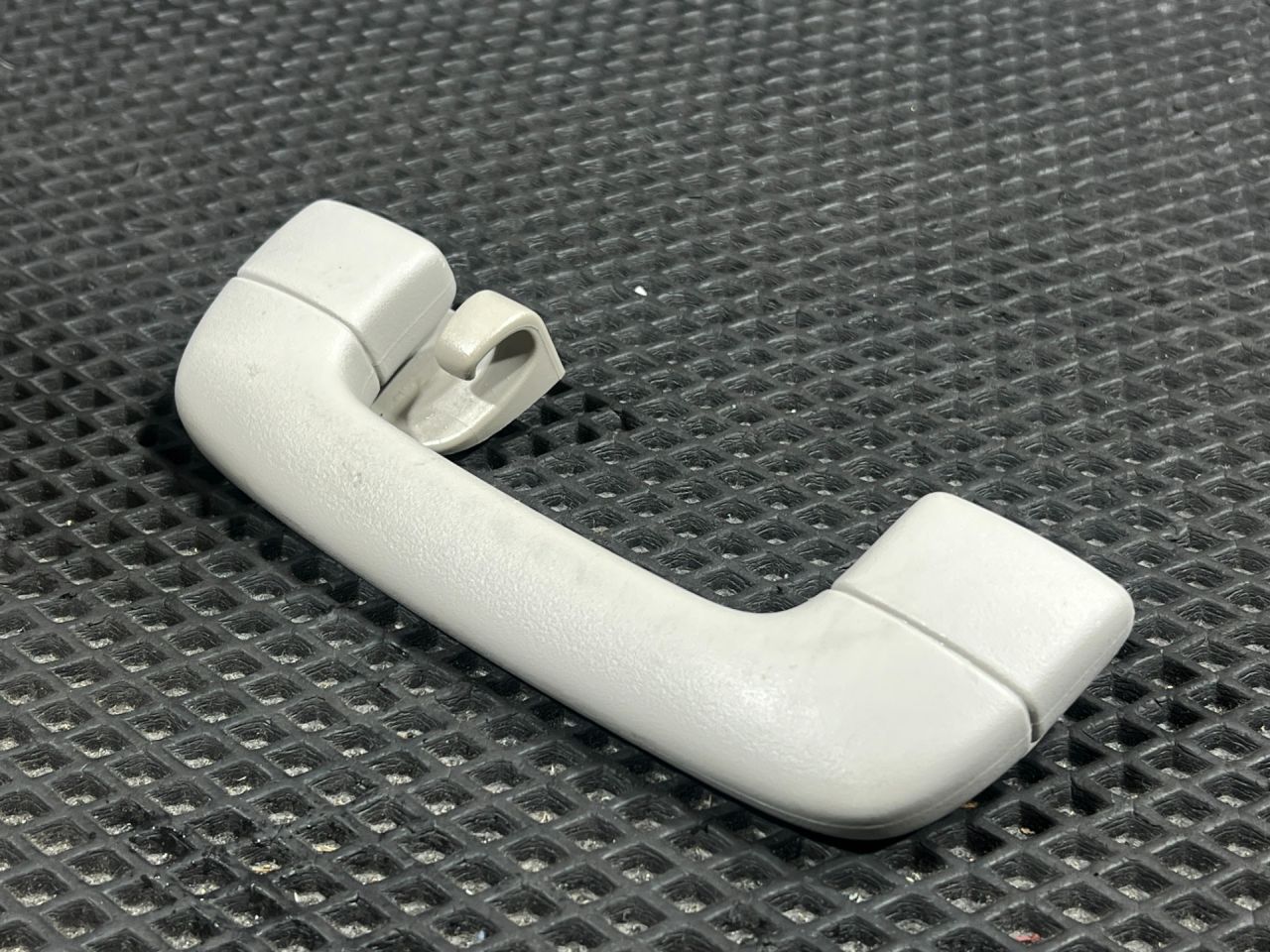 ручка внутренняя потолочная Genesis G70 1 поколение 2019, 2.0 л., G4KL, бензин, АКПП, седан, 85340-G9200RJS - фото №1