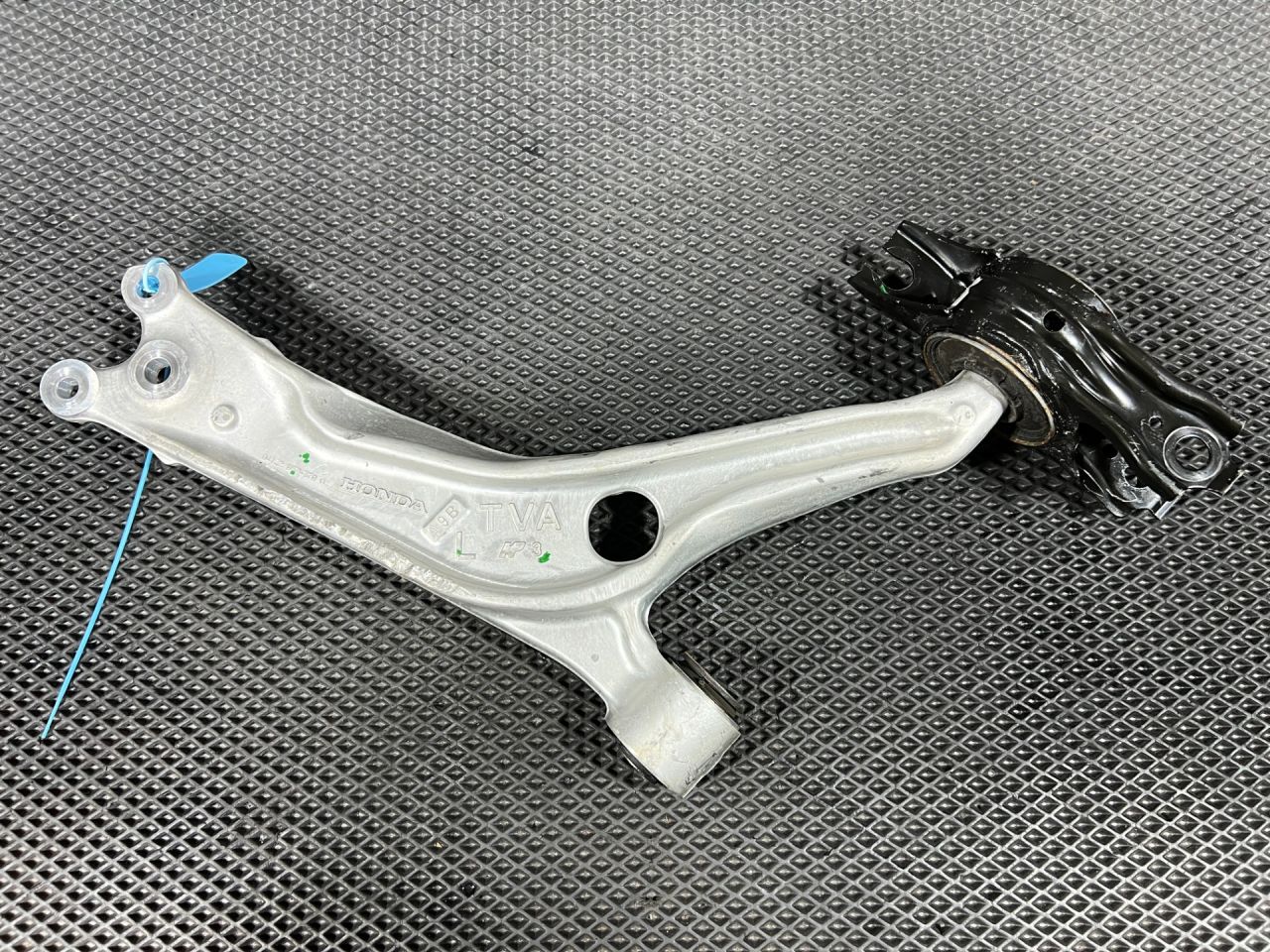 рычаг передний левый Honda Accord 11 поколение 2025, 1.5 л., L15B, бензин, вариатор, седан, 51360-30A-A00 - фото №1