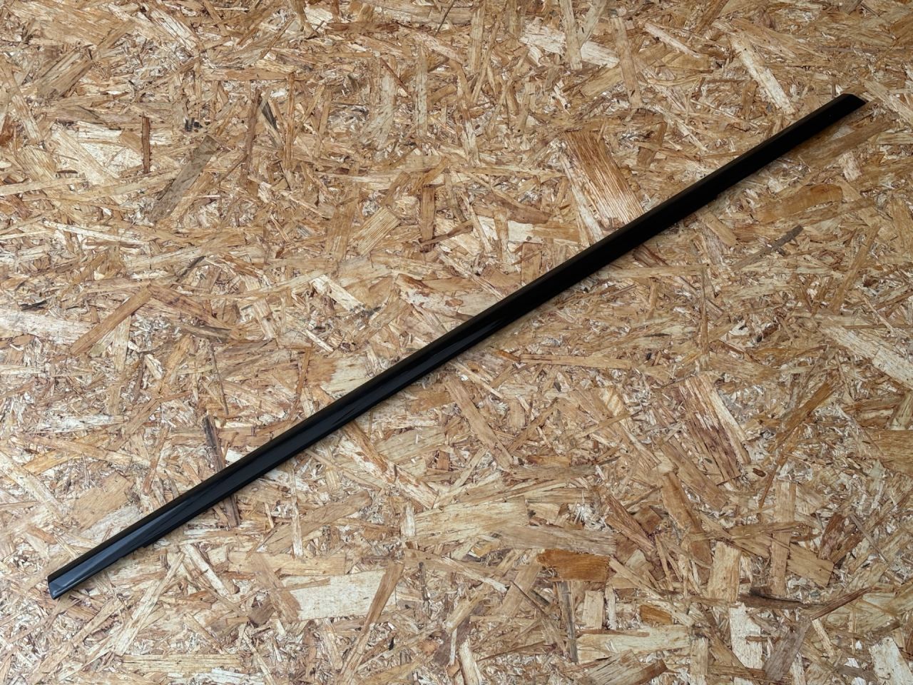 молдинг двери задней левой Land Rover Range Rover Sport 2 поколение 2015, 5.0 л., 508PN, бензин, АКПП, внедорожник 5 дв., LR043790 - фото №1