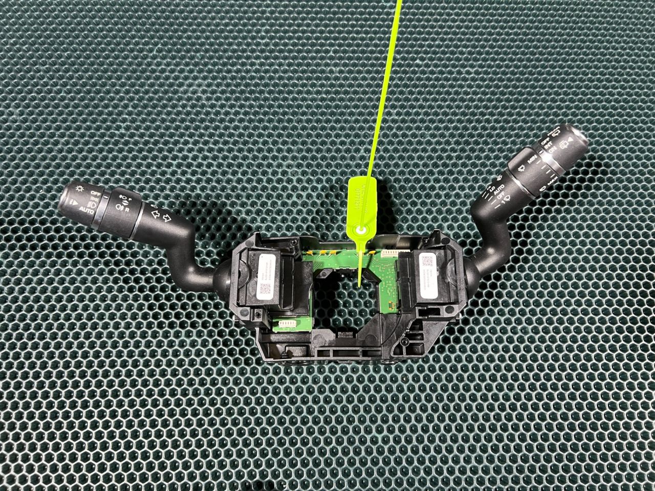 переключатель подрулевой (стрекоза) Land Rover Range Rover Sport 2 поколение 2014, 3.0 л., 306PS, бензин, АКПП, внедорожник 5 дв., BJ323F973BB, BJ323F972DB, DPLA-13N064-MA, LR024629, LR024626, LR125097, LR125094 - фото №1