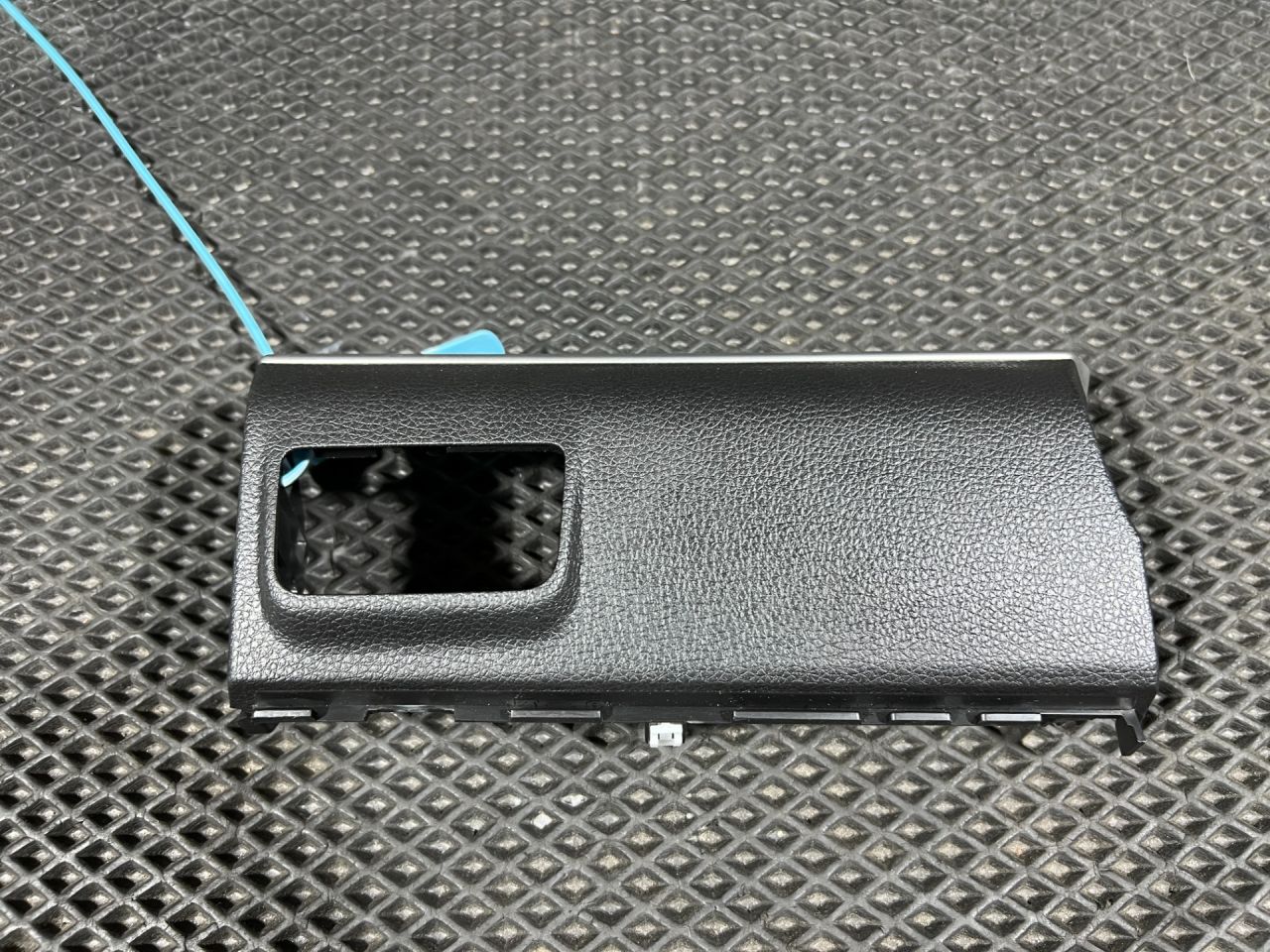 крышка торпеды боковая Kia K5 3 поколение 2022, 1.6 л., G4FP, бензин, АКПП, седан, 84790-L3000, 84790-L3100 - фото №1