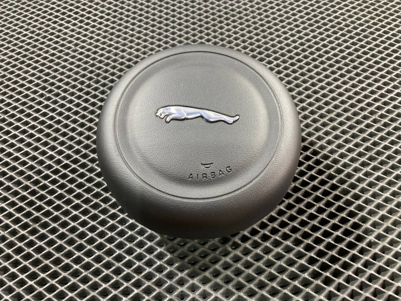 подушка безопасности водителя Jaguar F-Pace 1 поколение 2020, 2.0 л., 204DTA, дизель, АКПП, внедорожник 5 дв., T2H33074PVJ, GX63043B13AC, T2H37876PVJ - фото №1