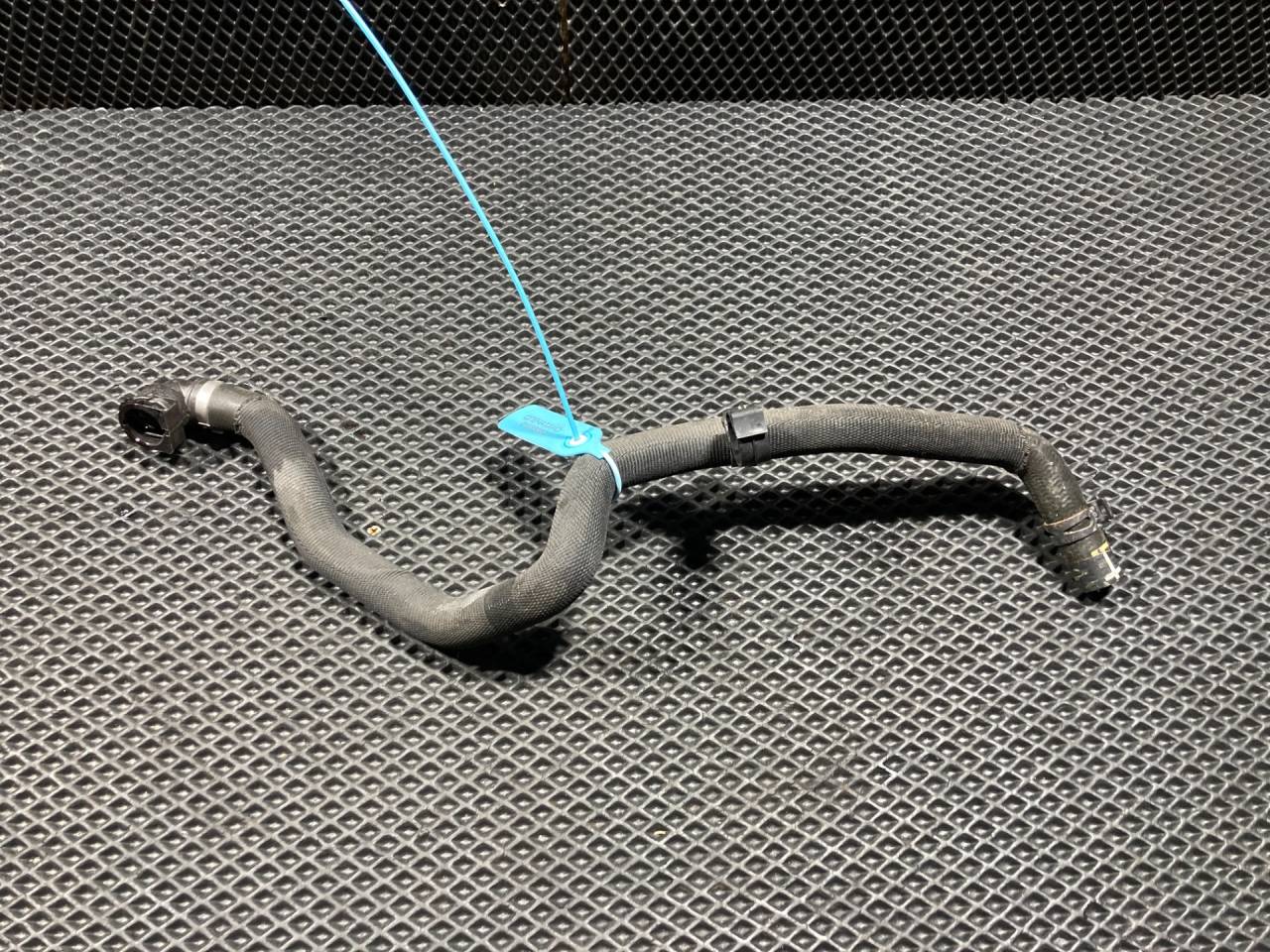 патрубок (трубопровод, шланг) Jaguar F-Pace 1 поколение X761 2017, 3.0 л., 306PS, бензин, АКПП, внедорожник 5 дв., JK837H255BC, T4A3258, LR092829 - фото №1