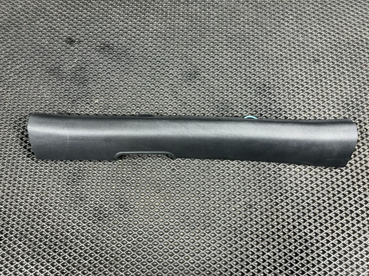 накладка на порог Genesis G70 1 поколение 2019, 2.0 л., G4KL, бензин, АКПП, седан, 85870-G9000 - фото №1