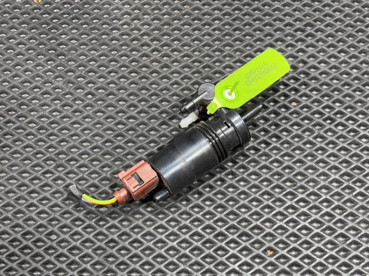 насос (моторчик) омывателя стекла Land Rover Range Rover Sport 2 поколение 2016, 3.0 л., 306PS, бензин, АКПП, внедорожник 5 дв., 1020133002, LR079904 - фото №1