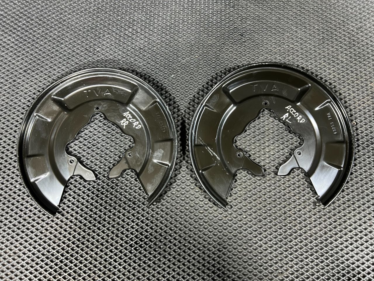 защитный кожух тормозного механизма Honda Accord 11 поколение 2025, 1.5 л., L15B, бензин, вариатор, седан, 43253TVA - фото №1