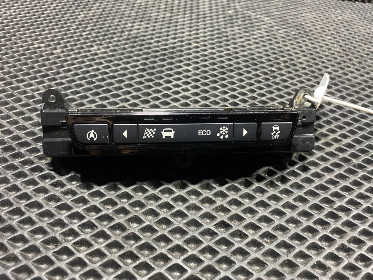 кнопка (выключатель) Jaguar F-Pace 1 поколение 2017, 2.0 л., 204PT, бензин, АКПП, внедорожник 5 дв., GX7314B790AL, T2H19784, T2H18650, T2H2750, T2H28045 - фото №1