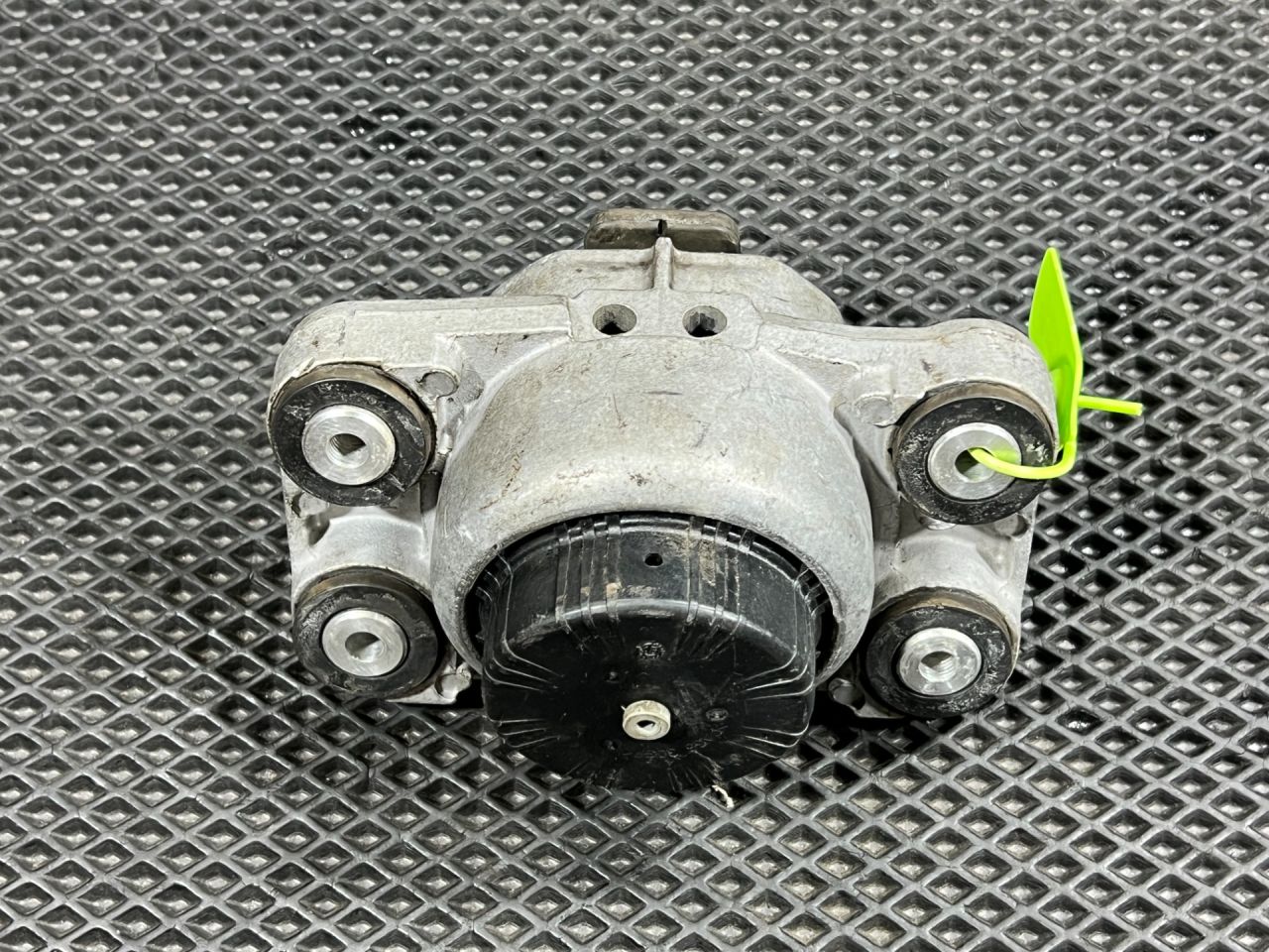 подушка крепления двигателя Land Rover Range Rover Sport 2 поколение L494 2016, 3.0 л., 306DT, дизель, АКПП, внедорожник 5 дв., FPLA6A003BA, LR123907 - фото №1