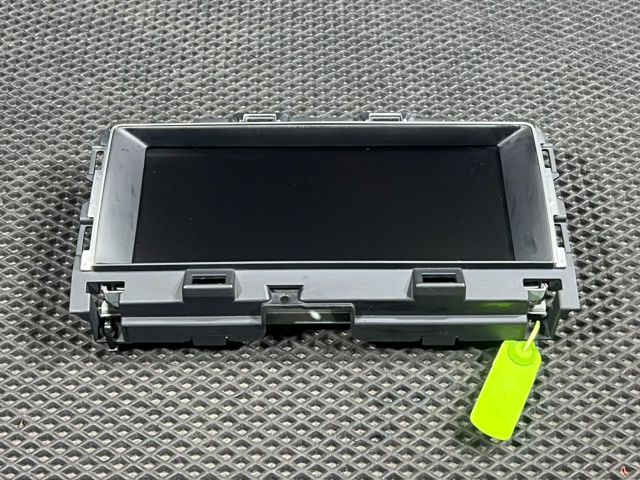 монитор мультимедиа Land Rover Range Rover 4 поколение 2017, 3.0 л., бензин, АКПП, внедорожник 5 дв., T2H24568, T2H14721, T2H21731, LR112397, LR070733, LR078528, LR083653, LR088626, GX6319C299AB - фото №1