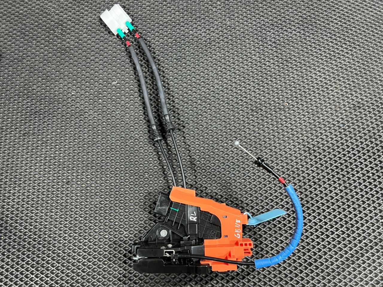 замок двери задней левой Genesis G70 1 поколение 2019, 2.0 л., G4KL, бензин, АКПП, седан, 81410-G9000 - фото №1