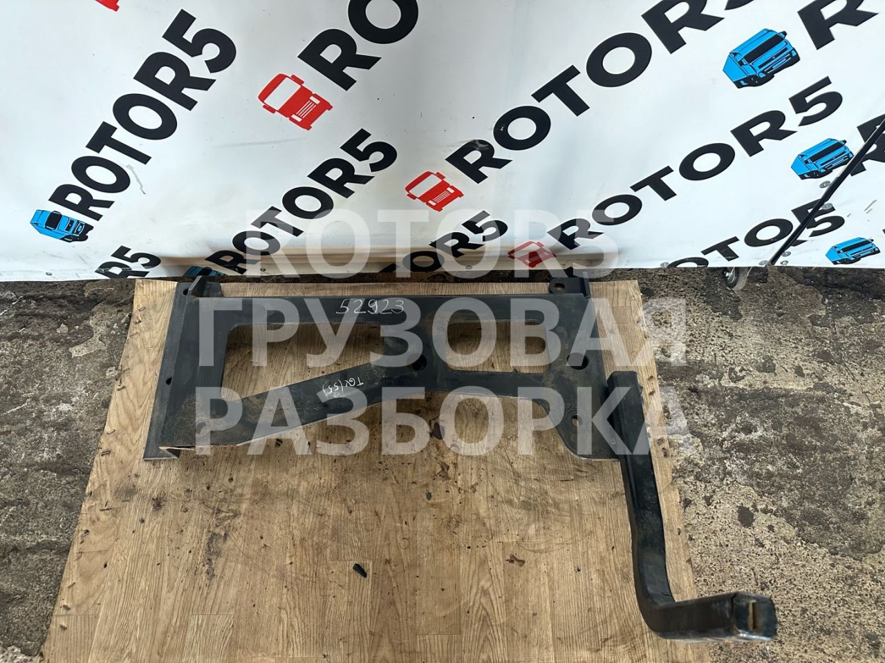 кронштейн глушителя MAN TGX 1 поколение 2015, 12.4 л., D 2676 LF 46, дизель, правый руль - фото №1