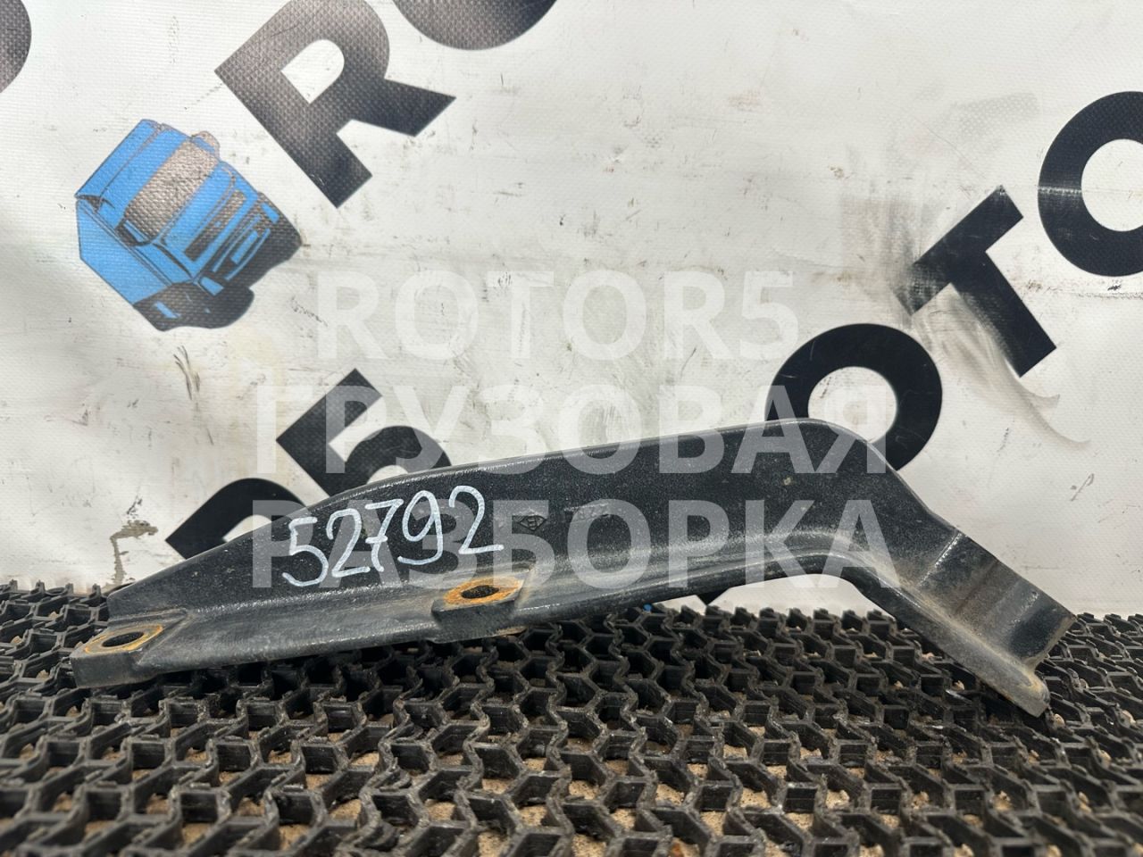 кронштейн глушителя MAN TGX 1 поколение 2015, 12.4 л., D 2676 LF 45, дизель, правый руль, 81155023288 - фото №1