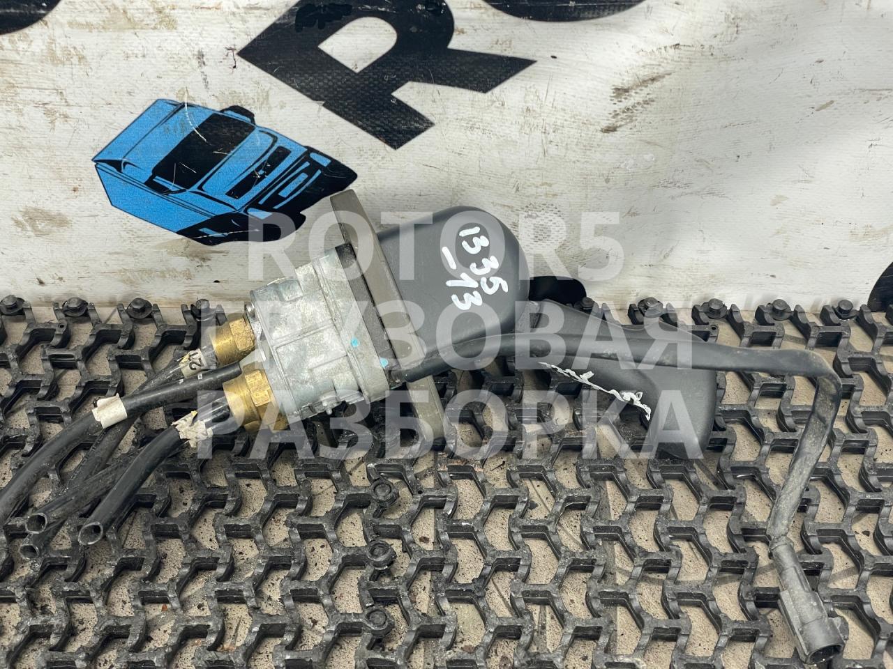 кран стояночного (ручного) тормоза IVECO Stralis 3 поколение 2013, 11.1 л., F3GFE611/460, дизель, АКПП, белый, правый руль - фото №1