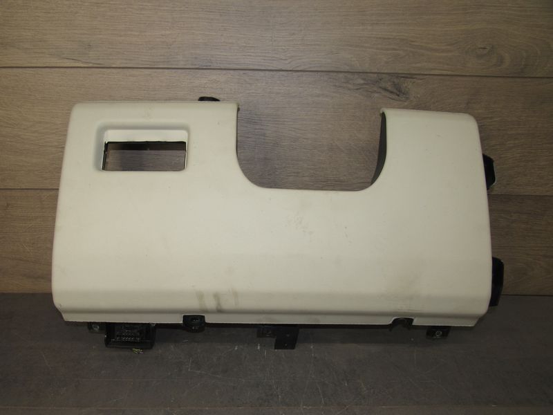 накладка на торпедо (консоль) Land Rover Range Rover 4 поколение 2016, 3.0 л., дизель - фото №1