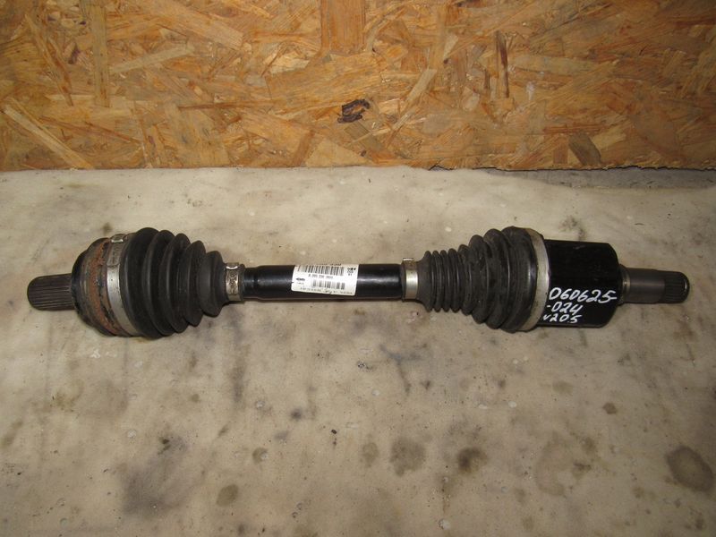 полуось передняя правая (приводной вал, ШРУС) Mercedes-Benz C-Класс W205/S205/C205 2015, 2.2 л., дизель, A2053303806 - фото №1