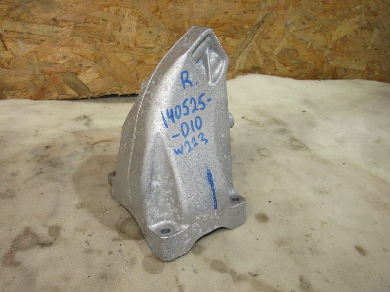 кронштейн двигателя Mercedes-Benz S-Класс W223 2021, 4.0 л., дизель, 6542231400 - фото №1