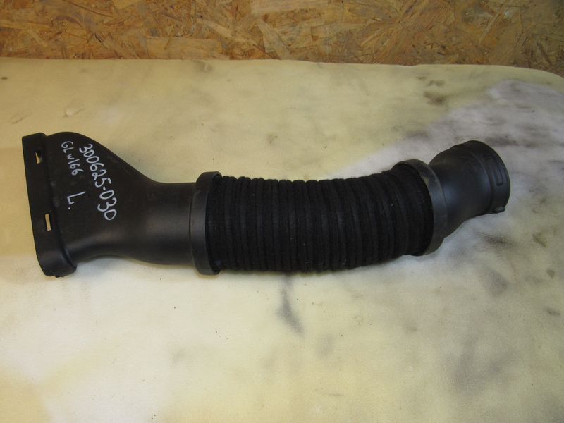 патрубок воздушного фильтра Mercedes-Benz GL-Класс X166 2014, 5.0 л., бензин - фото №1