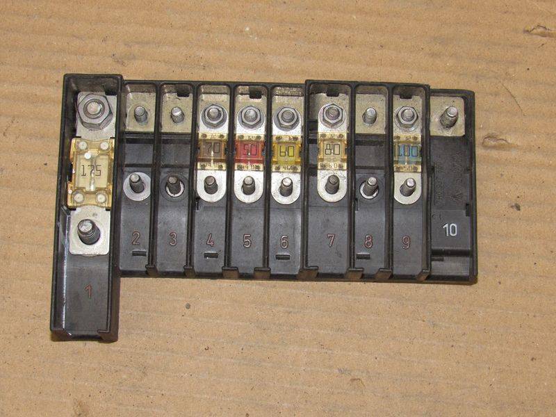 блок предохранителей Volkswagen Multivan T5 2006, 2.5 л., дизель, 7H0937550A - фото №1