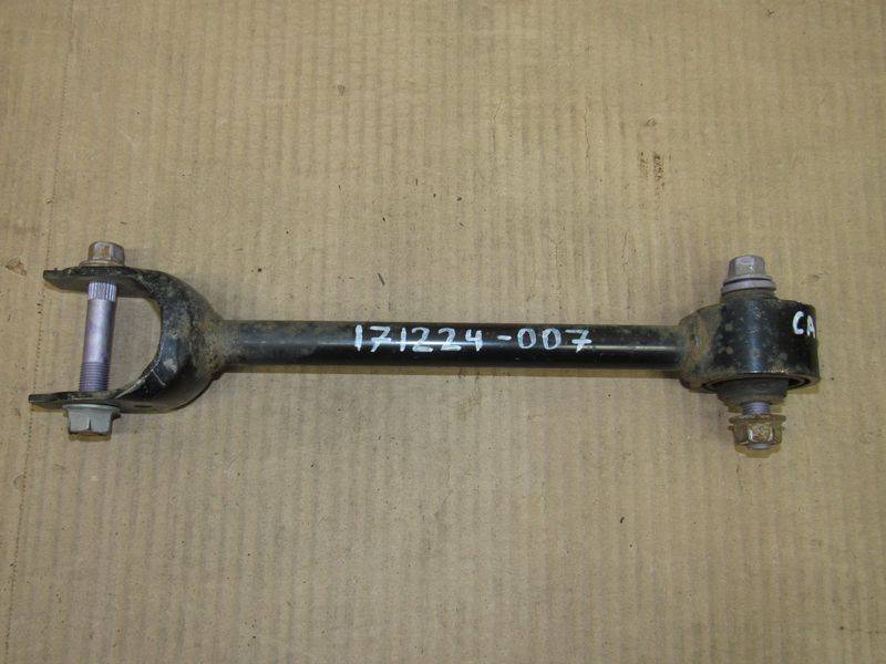 рычаг задний правый Toyota Camry 9 поколение XV70 (2017 - 2021) - фото №1