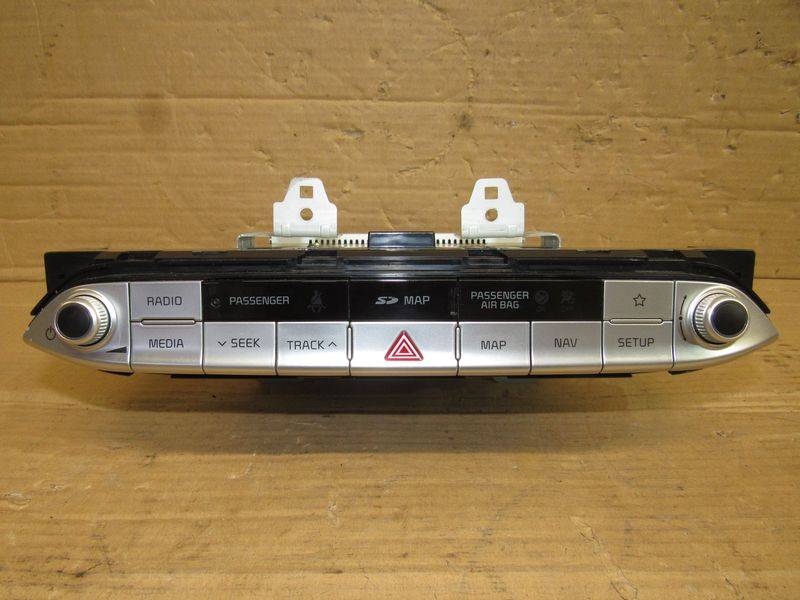 панель управления магнитолой Kia Stinger 1 поколение 2020, 2.2 л., дизель - фото №1