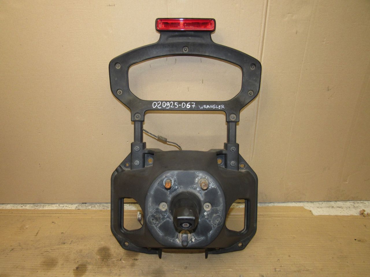 крепление запаски Jeep Wrangler 4 поколение 2021, 2.0 л., бензин - фото №1