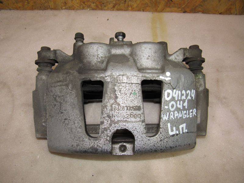 суппорт передний левый Jeep Wrangler 4 поколение 2022, 2.0 л., бензин - фото №1