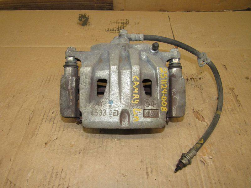 суппорт передний левый Toyota Camry 9 поколение XV70 2022, 2.5 л., гибрид - фото №1