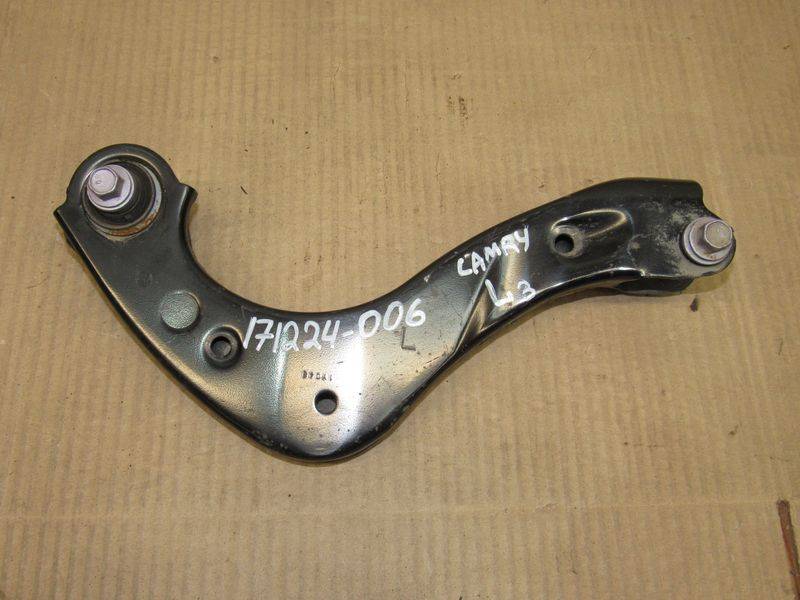 рычаг задний левый Toyota Camry 9 поколение XV70 (2017 - 2021) - фото №1