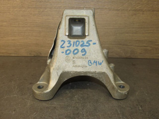 кронштейн двигателя BMW X3 G01 2018, 8743652