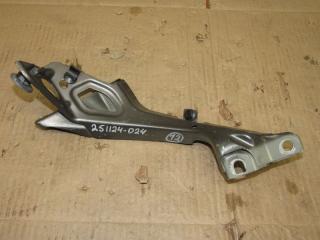 крепление ( кронштейн ) крыла Audi A6 4G/C7 [рестайлинг] 2016, 4.0 л., бензин, 4G0805815, 4G0821135A