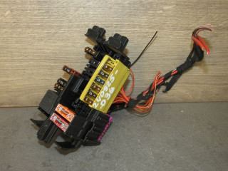 блок предохранителей Mercedes-Benz C-Класс W205/S205/C205 2016, A2059067200